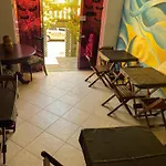 Hostel E Pousada Casa Amarela